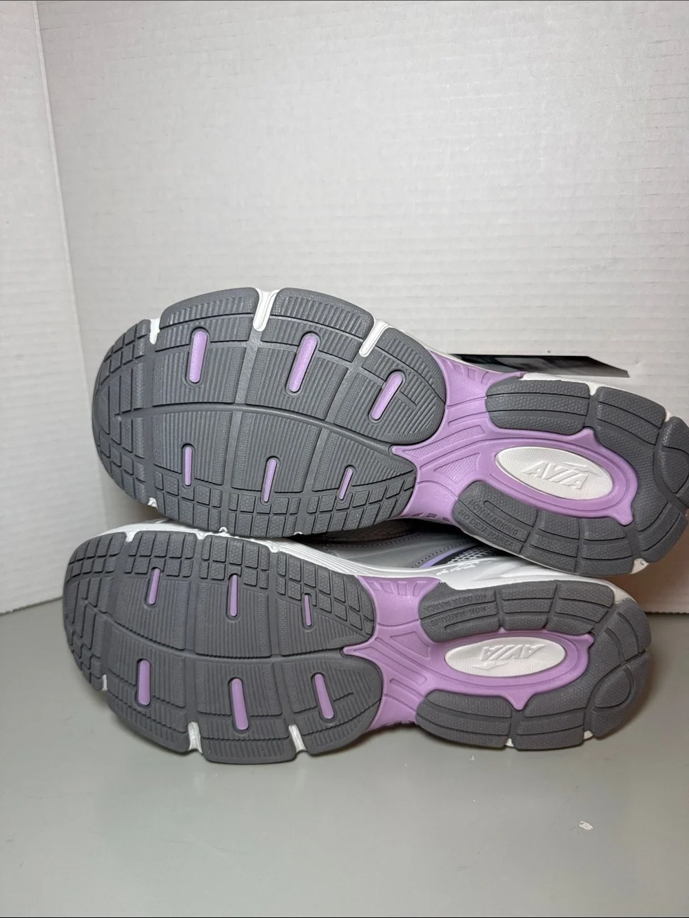 NEW! Avia Women's 5000 Performance Sneakers Size 9.5 Wide Purple Silver